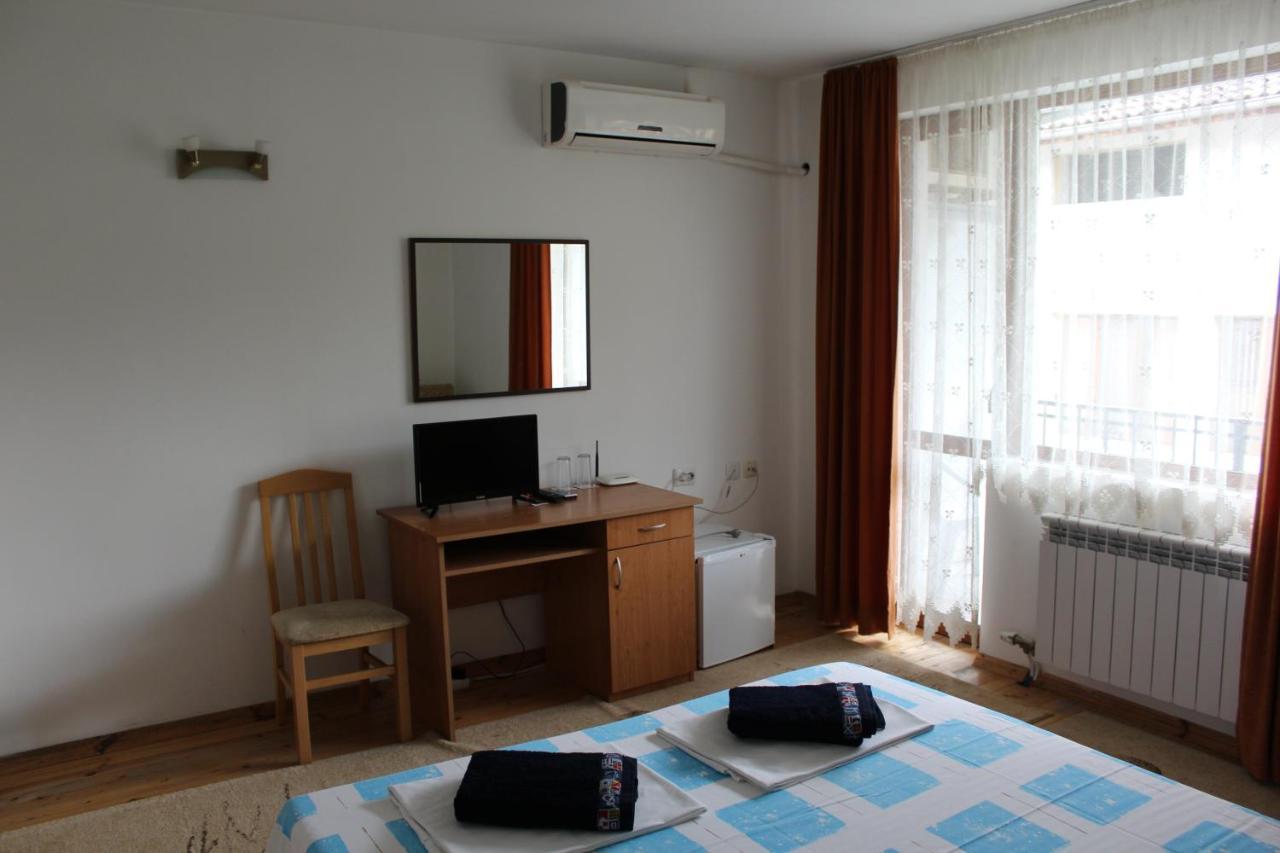 Guest Rooms Biju Trjavna Kültér fotó