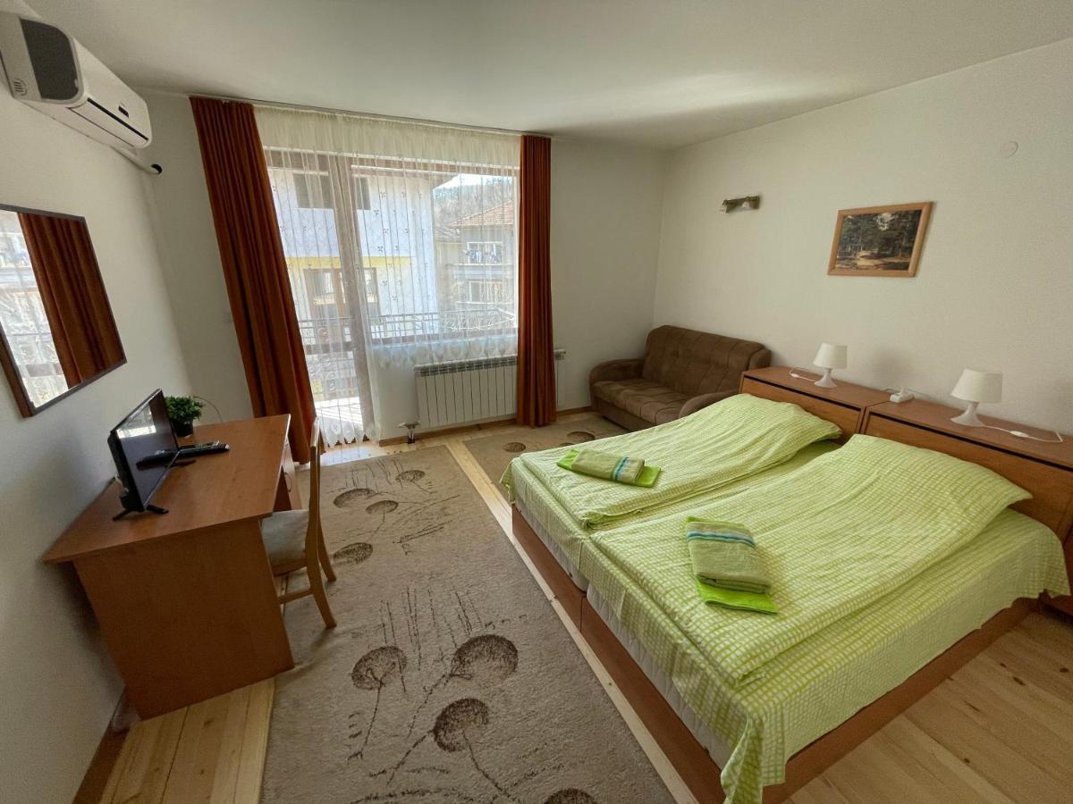 Guest Rooms Biju Trjavna Kültér fotó