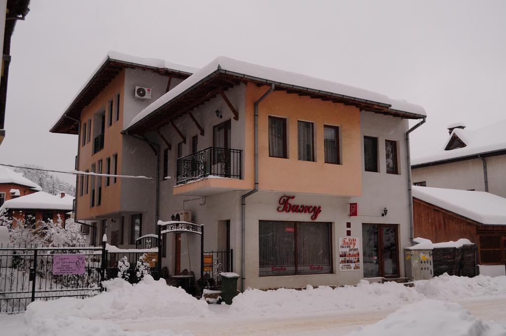Guest Rooms Biju Trjavna Kültér fotó