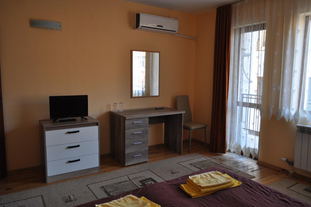 Guest Rooms Biju Trjavna Kültér fotó