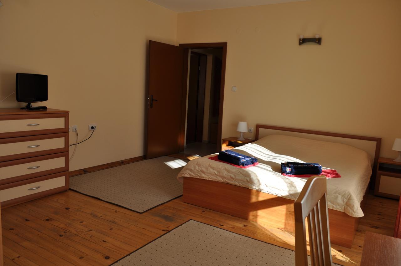 Guest Rooms Biju Trjavna Kültér fotó